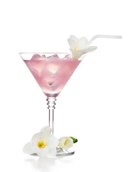 Martini glass of cocktail with ice and flowers isolated on white — Stock Photo, Image