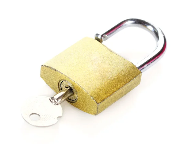 Cadeado dourado com chave isolada em branco — Fotografia de Stock
