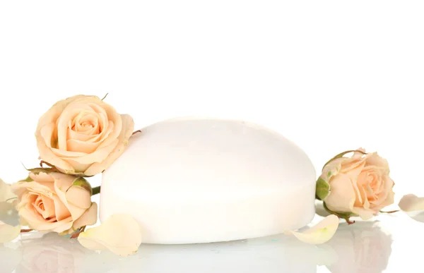 Szappan, rózsák, fehér háttér — Stock Fotó