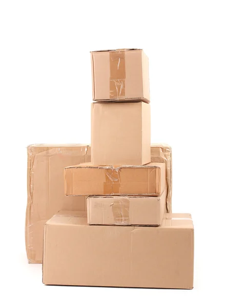Hnědé lepenkové krabice izolované na bílém — Stock fotografie