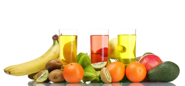 Sortiment av exotiska frukter och juice isolerad på vit — Stockfoto