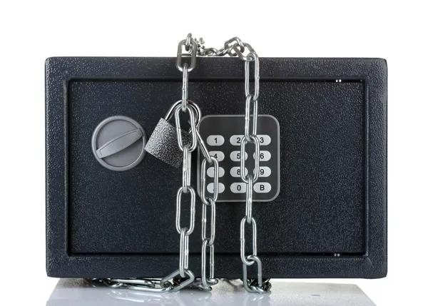 Χρηματοκιβώτιο με αλυσίδα και κλειδαριά που απομονώνονται σε λευκό — Φωτογραφία Αρχείου