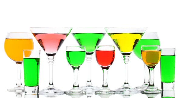 Alkollü kokteyller üzerinde beyaz izole — Stok fotoğraf