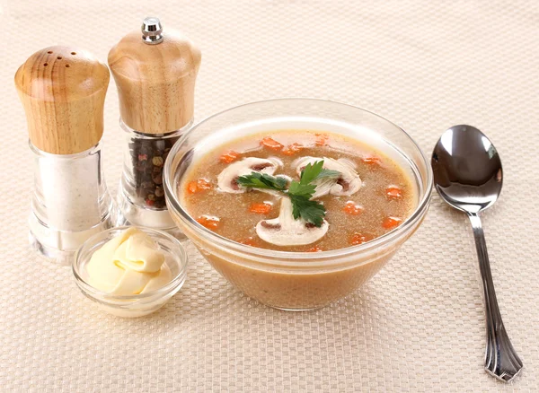 Lezzetli çorba üzerine bej masa örtüsü — Stok fotoğraf