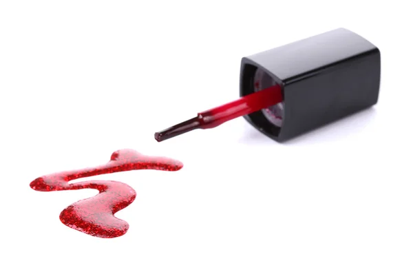Czerwony lakier do paznokci i szczotki na białym tle — Zdjęcie stockowe