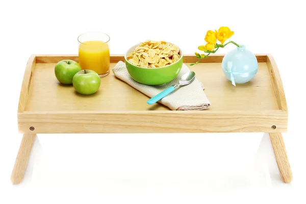 Café da manhã leve em bandeja de madeira isolada em branco — Fotografia de Stock
