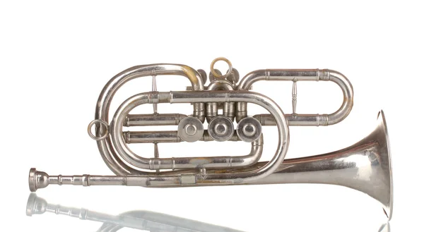 Vieille trompette isolée sur blanc — Photo