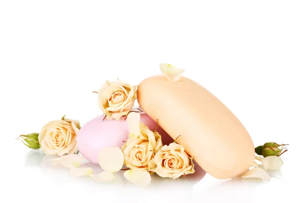 Dois sabonetes com rosas sobre fundo branco — Fotografia de Stock