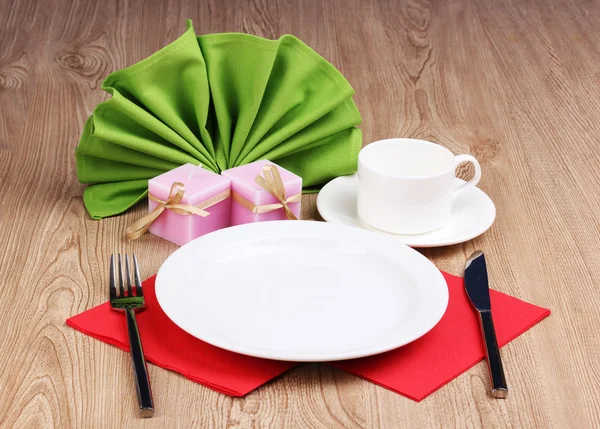 Table setting on wooden background — Stock Photo, Image