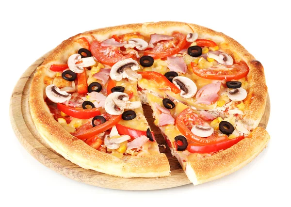 Pizza en rodajas primer plano aislado en blanco —  Fotos de Stock