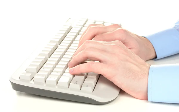 Mannelijke handen te typen op het toetsenbord geïsoleerd op wit — Stockfoto
