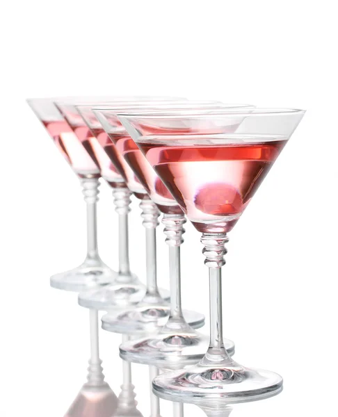红白色上孤立的马天尼杯鸡尾酒 — 图库照片