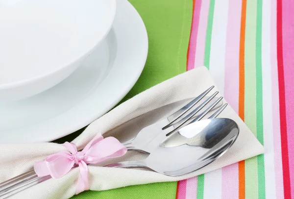 Table setting with fork, spoon, knife, plates, and napkin — Stock Photo, Image