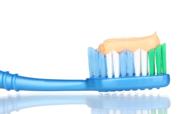 Escova de dentes com pasta isolada em branco — Fotografia de Stock