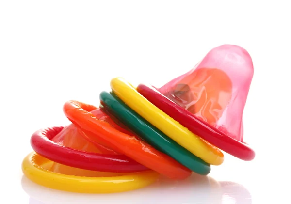 Kondom berwarna diisolasi di atas putih — Stok Foto