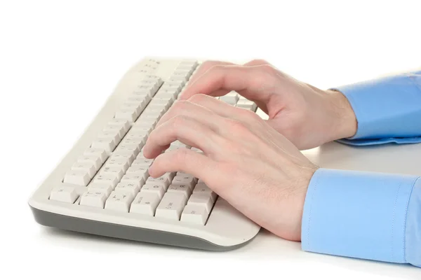 Erkek eller üzerinde beyaz izole klavye yazarak — Stok fotoğraf