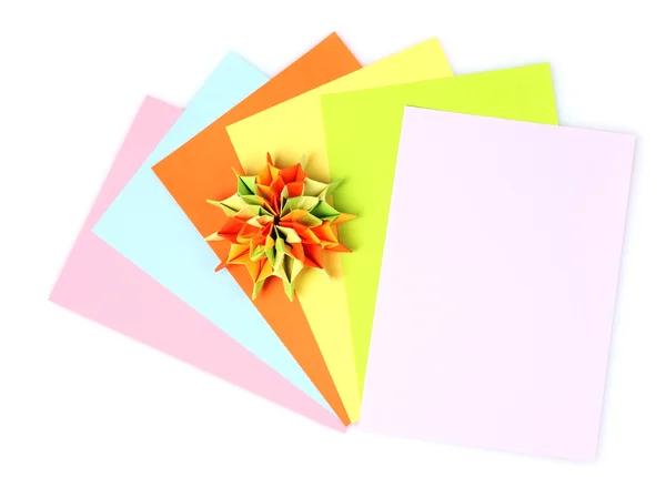 Colorfull origami i jasny papier na białym tle — Zdjęcie stockowe