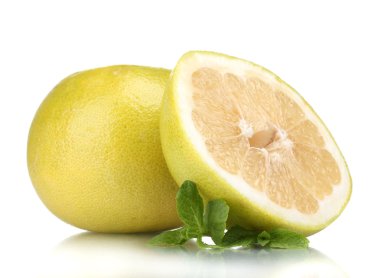 Pomelo ya da Çin greyfurtu beyaz üzerine izole edilmiş.