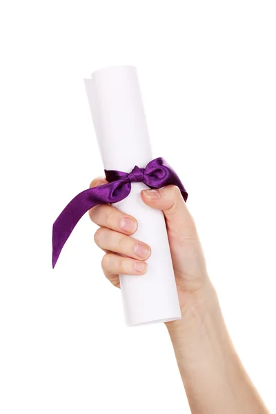 손에 흰색 절연 졸업 디플로마 — 스톡 사진
