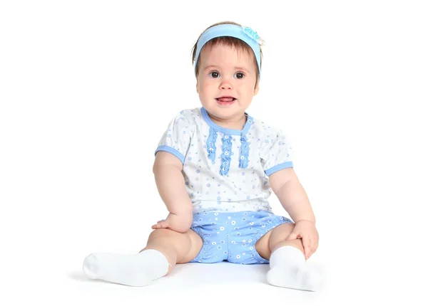 Schattige babymeisje zit geïsoleerd op wit — Stockfoto