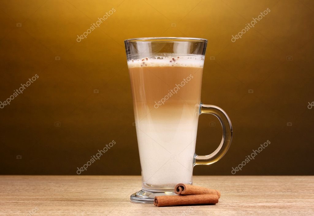 offee Fragante Café Con Leche En Tazas De Cristal Y La Canela Aislados En  Blanco Fotos, retratos, imágenes y fotografía de archivo libres de derecho.  Image 12430638