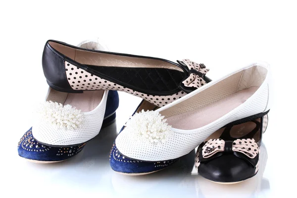 Varios pares de zapatos planos femeninos aislados en blanco —  Fotos de Stock