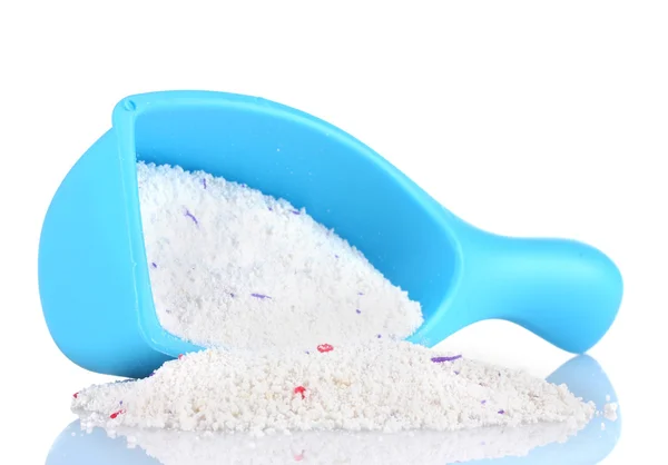 Poudre à laver dans un récipient bleu, isolée sur blanc — Photo