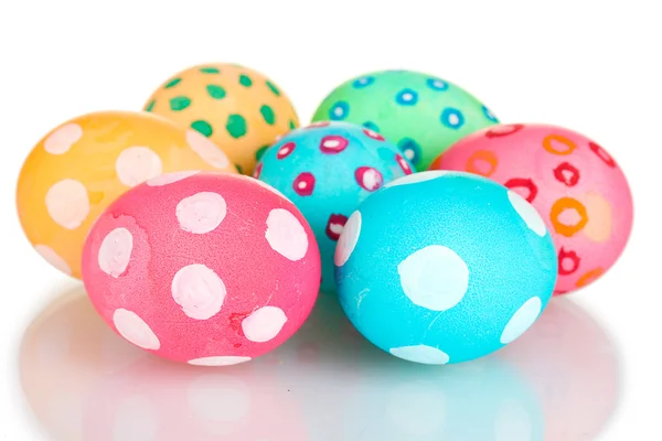 Huevos de Pascua coloridos aislados en blanco — Foto de Stock