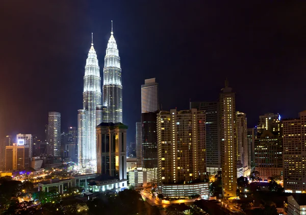 Petronas towers op nacht, kuala lumpur — Stockfoto