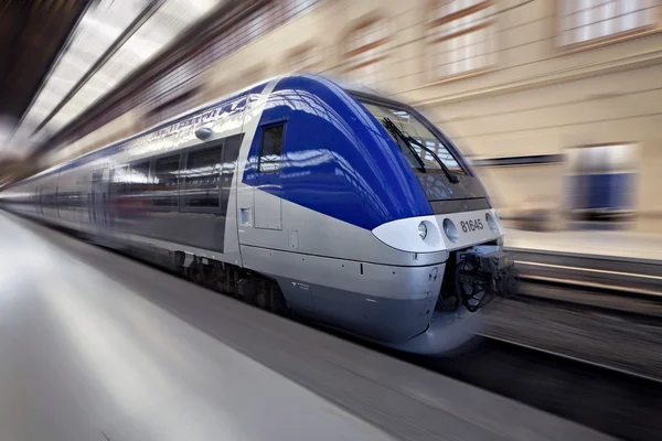 Train à grande vitesse en mouvement — Photo