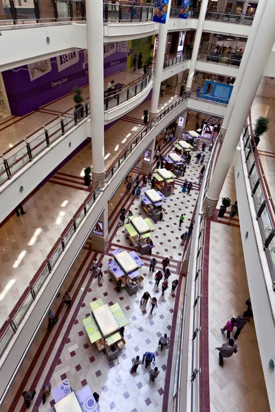Interior del centro comercial Suria KLCC en Kuala Lumpur — Foto de Stock