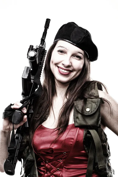 Dívka drží pušku islated na bílém pozadí — Stock fotografie