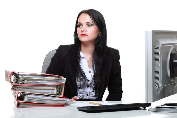 Mulher de negócios moderno sentado na mesa de escritório — Fotografia de Stock