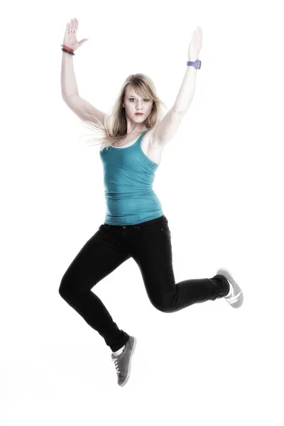 Giovane donna felice saltando con le braccia alzate isolato — Foto Stock