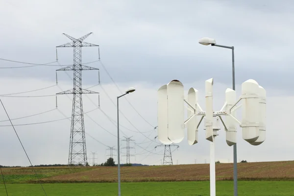 Větrné mlýny pro elektrickou energii — Stock fotografie