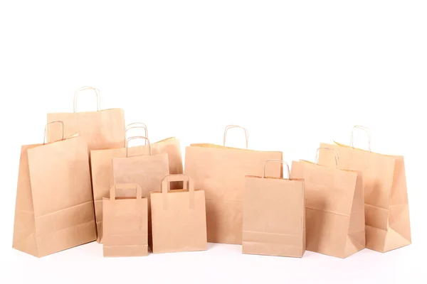 Compras bolsas de regalo marrón aislado — Foto de Stock