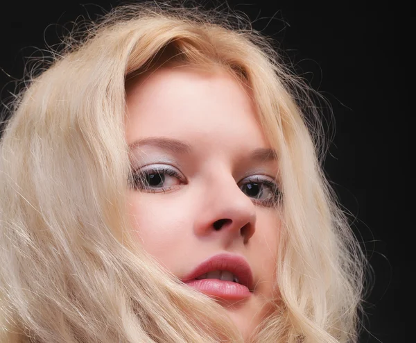 Porträt der schönen blonden Frau — Stockfoto