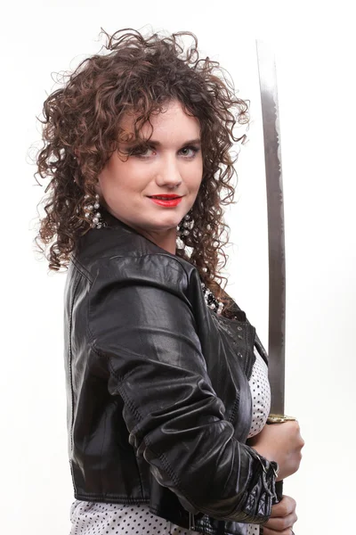 Gekrulde vrouw krullend meisje en zwaard — Stockfoto