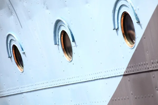 Корабль окна стальной синий фон — стоковое фото