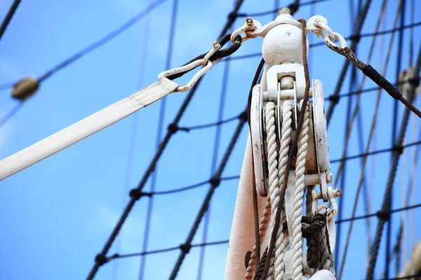 桅杆和绳索的帆船. — 图库照片