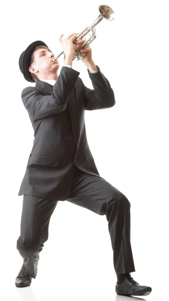 Portrét mladého muže, který hraje jeho trubka — Stock fotografie