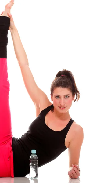 美しい若いブルネットの女性の腕の筋肉をストレッチの分離 — ストック写真