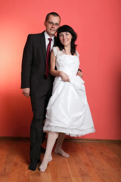 Feliz novia y novio sonrientes — Foto de Stock
