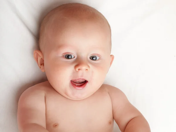 Babyjongen in luier — Stockfoto
