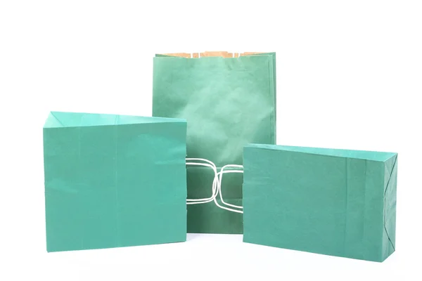 Compras bolsas de regalo verde aislado —  Fotos de Stock