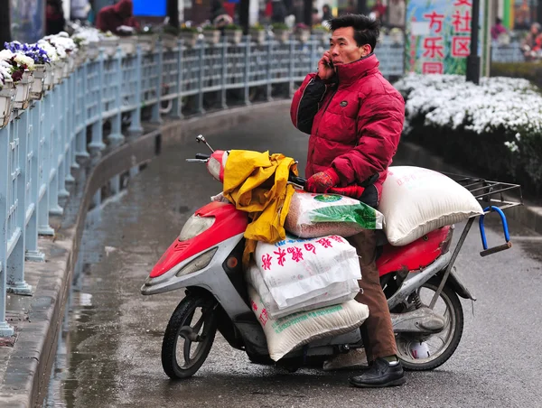Chinesischer Motorradfahrer — Stockfoto