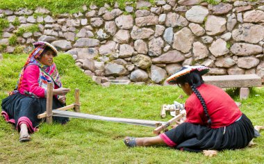 Perulu kadınların dokuma