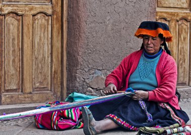 Perulu kadın dokuma