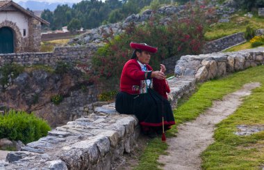 Perulu kadın dokuma