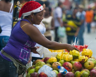 Kolombiyalı meyve satıcı